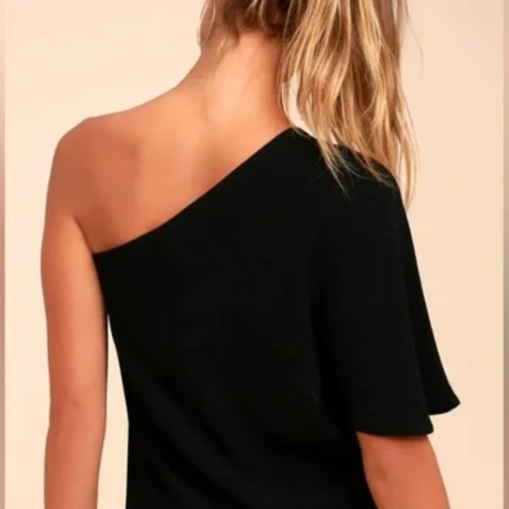 LuLu's 'ONTO SOMETHING BLACK ONE-SHOULDER TOP' - Picture 2 of 5